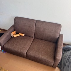 美品☆２人掛けソファー　足付き　の画像