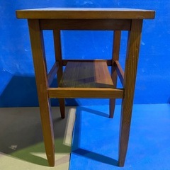 木製　棚板付きサイドテーブルの画像