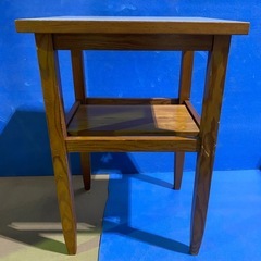 木製　棚板付きサイドテーブルの画像
