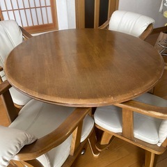 丸ダイニングテーブルの画像