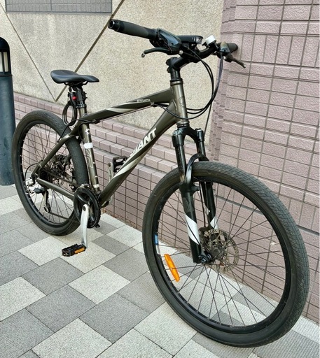 自転車　ジャイアンツ　GIANT. STRATAマウンテンバイク　サイズ　18 24段東京　自転車  京王線　仙川駅　中央線　　吉祥寺
