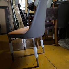 ダイニングチェア オレンジの画像