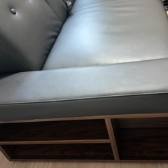 黒レザーソファの画像