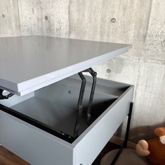 昇降式テーブル（値段交渉可能）
の画像