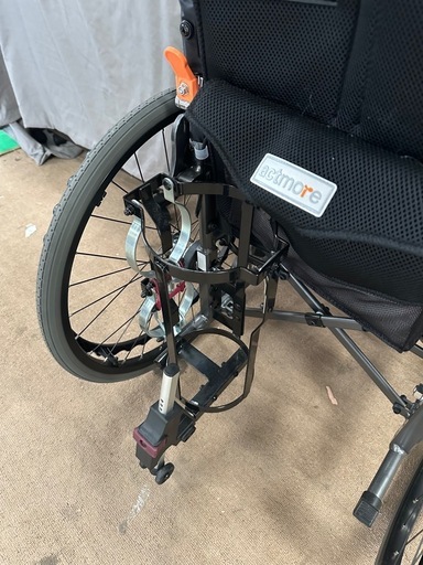 車椅子　酸素ホルダー付き