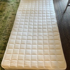 無印良品 敷布団 四つ折り 防ダニ シングル 1000円の画像