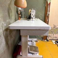 ミシンテーブル付き！工業用ミシン JUKI DDL-5580Nの画像