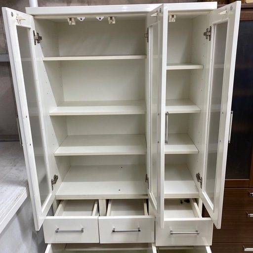 ?中古家具は朝霞市の当店へ‼️　ニトリ　食器棚　3枚扉　キッチン　収納　幅88　奥42　高180　㎝　朝霞市　リサイクルショップ　ケイ