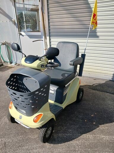 スズキのセニアカー（高齢者用、歩行者扱い電動四輪車）