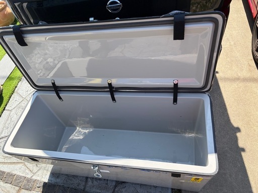 超大型クーラーボックス　プラスチック製コンテナ