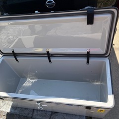 超大型クーラーボックス　プラスチック製コンテナの画像