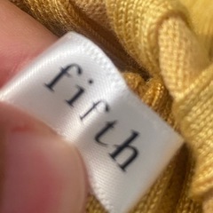 fifth イエローニット長袖Vネックの画像
