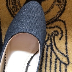 未使用品ラメのローヒールパンプスの画像