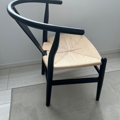 肘付きダイニングチェア ブラックの画像