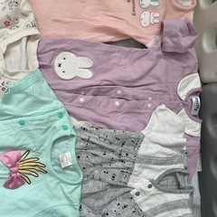 ベビー服　ロンパースの画像