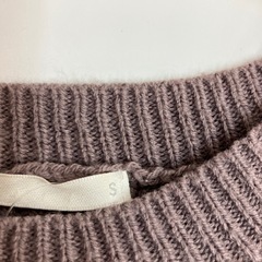 ピンクのふわふわニットの画像