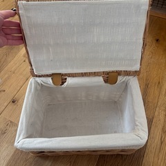 【フタ付きバスケット収納】の画像