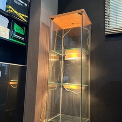 コレクションボード　ガラス　照明付きの画像