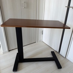 ニトリ　昇降式サイドテーブル　の画像