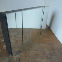 【中古】 ミラタップ ミラーキャビネットのみ 洗面化粧台用 3面鏡 幅900×奥180×高625mm 洗面台 洗面所 鏡 2025年製の画像