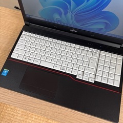 富士通ノートパソコンの画像