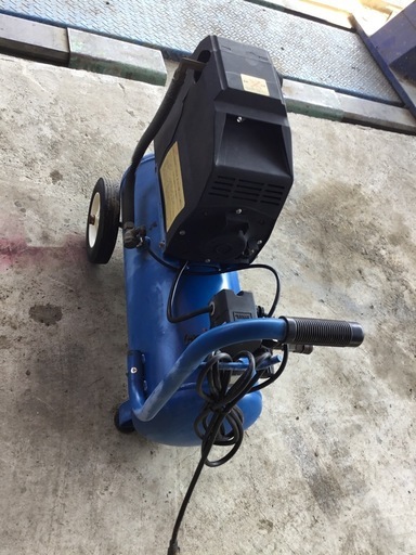 コンプレッサー　１００Ｖ　1.12kw 30L