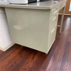 スチールデスクの画像