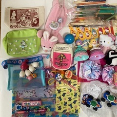 おもちゃ、ポーチ、文房具、アルバムなど雑貨まとめての画像