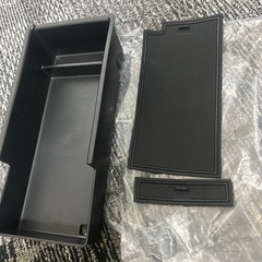 現行プリウスコンソールボックスの画像