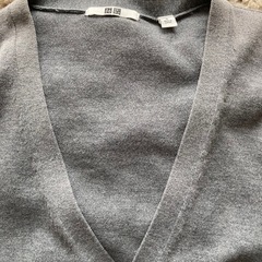 ユニクロ Vネックカーディガン グレー レディース Mサイズ　無地 長袖 の画像
