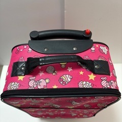 くまさん柄の可愛いスーツケースの画像