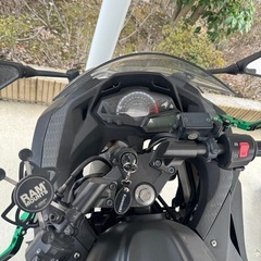 【自賠責R9年11月まで】Ninja 250 低走行1万km代・マットブラック（屋根下カバー保管）の画像