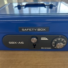 　アイリスオーヤマ　手提げ金庫の画像