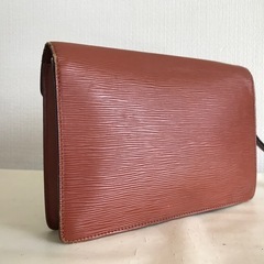 ルイヴィトン エピ セカンドバッグ ブラウン系の画像