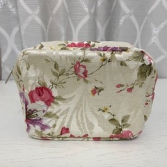 花柄ポーチの画像