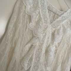 【美品】ZOZOTOWN購入 完売品 重ねレースⅤネックドット柄ブラウス アンティーク風 Mサイズの画像