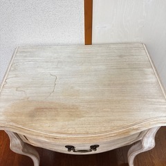 受け渡し希望者見つかりましたアンティーク風サイドテーブルの画像