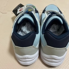 ★新品★ 
瞬足　スニーカー　ワイド 3E    23㎝の画像