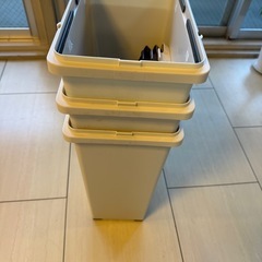 20リットル蓋付き分別ゴミ箱3個組の画像