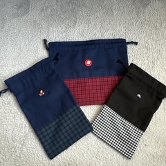 ファミリアワッペン付き巾着3点セットの画像