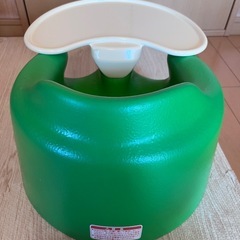 Bumbo ベビーチェア グリーン トレイ付きの画像