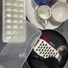 食器　フライパン　コップの画像