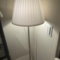 IKEA フロアランプ（スタンドライト）の画像