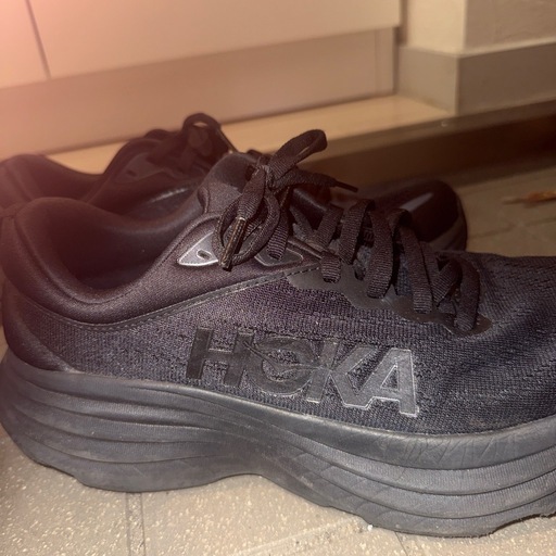 HOKA スニーカーBONDI8