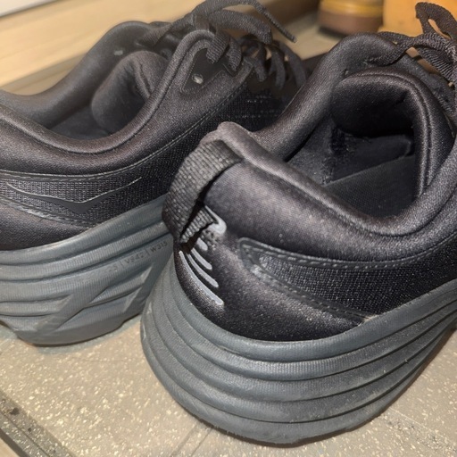 HOKA スニーカーBONDI8