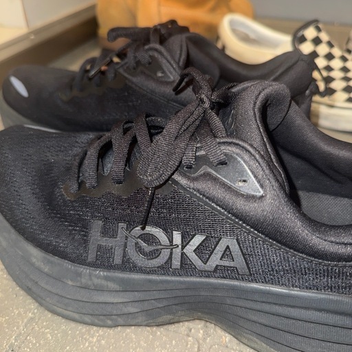 HOKA スニーカーBONDI8