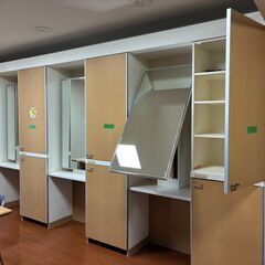 【本日午前9時に受付終了】収納棚から外した扉約40枚の画像