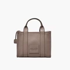 MARC JACOBS マークジェイコブス　レザー　トートバッグの画像