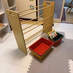 【直接引取限定３月20まで】子供用 おもちゃ・絵本収納ラック (カラフルボックス付き)の画像