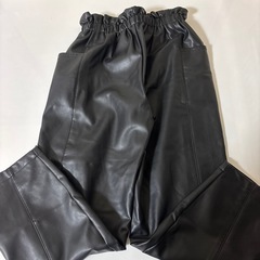 ZARAレザーズボンの画像